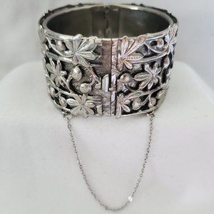 Silver Tone Raised Leaf Pattern Hinged Bangle